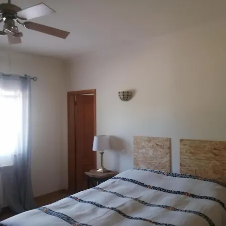 Δωμάτια σε οικογενειακή κατοικία Chambres Guest House *